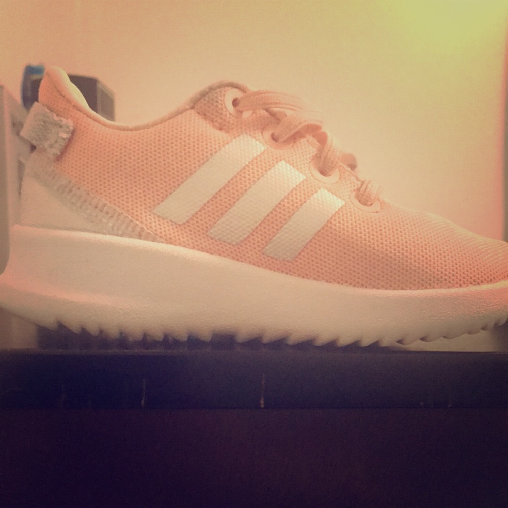Adidas Size 5C for toddler baby girl.